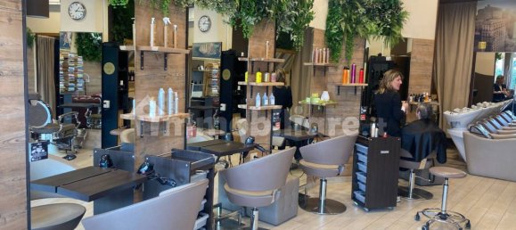 Propiedad comercial de 1 habitación en Cinisello Balsamo, Italy No. 250844 2