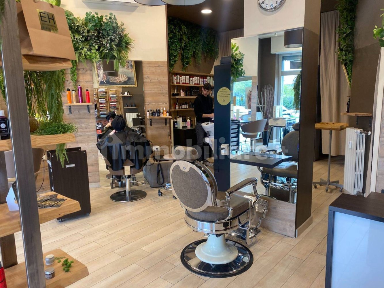 Propiedad comercial de 1 habitación en Cinisello Balsamo, Italy No. 250844