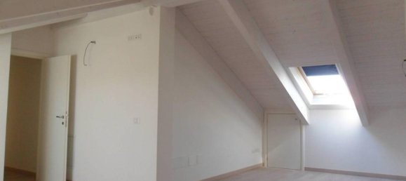 3 rooms Apartment in Ravenna, Italy No. 20044 5