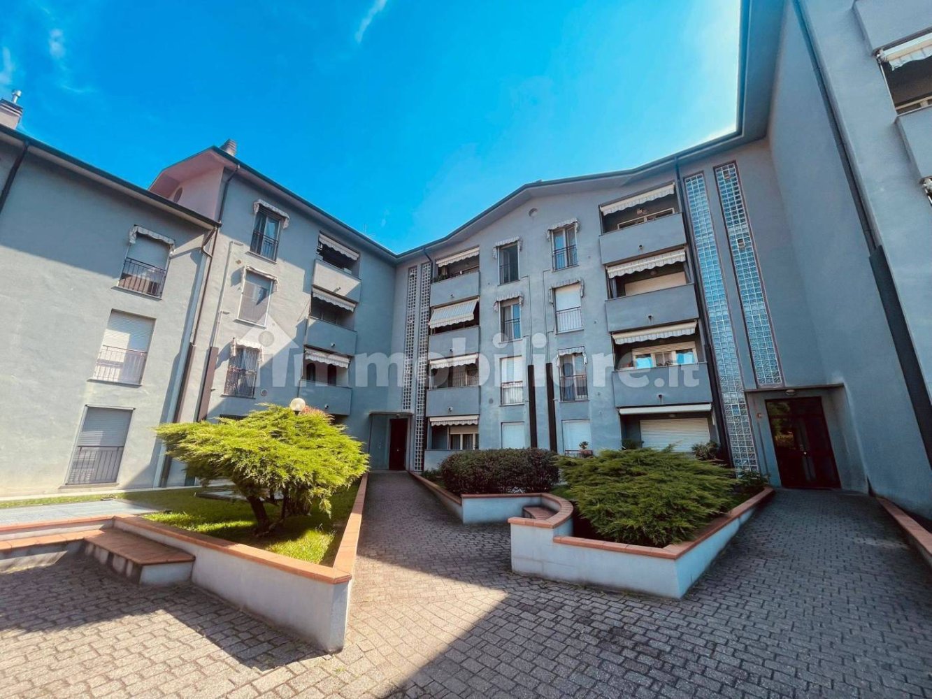 2 غرف نوم شقة في Limbiate, Italy رقم 295734