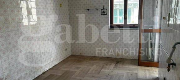 2 bedrooms Apartment in Taranto, Italy No. 33803 4
