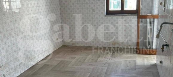 2 bedrooms Apartment in Taranto, Italy No. 33803 2