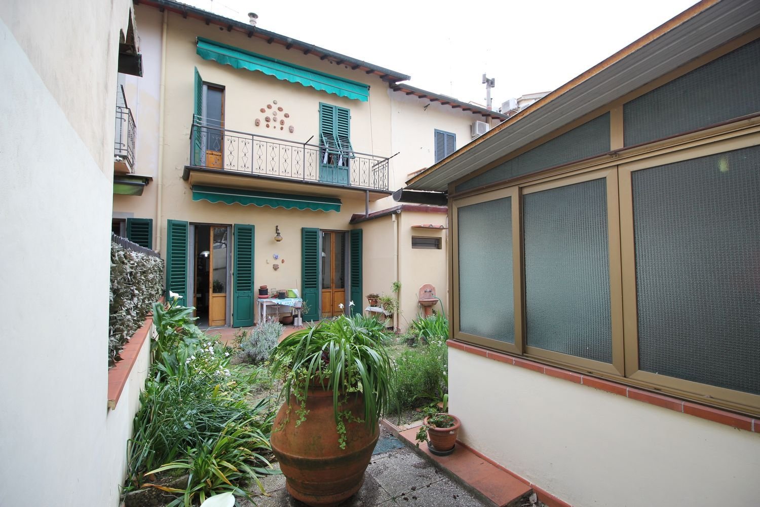 7 rooms House in Florence, Italy No. 116783