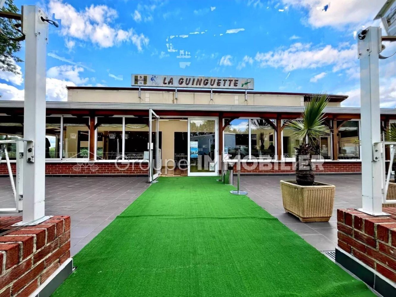  Commercial property in Escautpont, France No. 254169