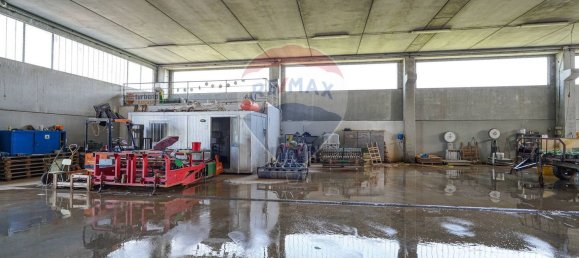 Склад 570м² в Левате, Италия № 289768 9