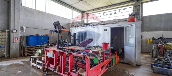 Склад 570м² в Левате, Италия № 289768 12