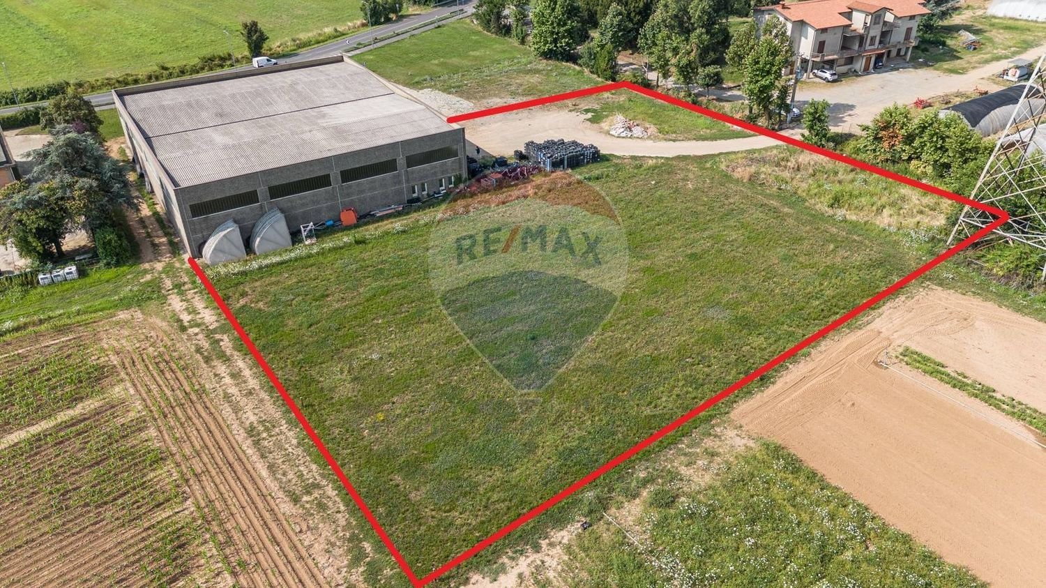 Склад 570м² в Левате, Италия № 289768