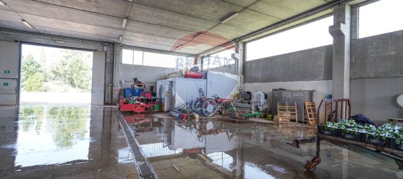 Склад 570м² в Левате, Италия № 289768 10