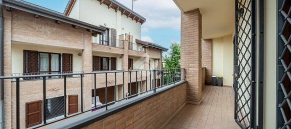 4 bedrooms Villa in Quattro Castella, Italy No. 337852 11