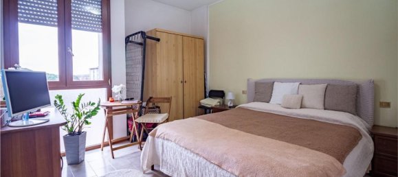 3 rooms Apartment in Pisa, Italy No. 38016 11