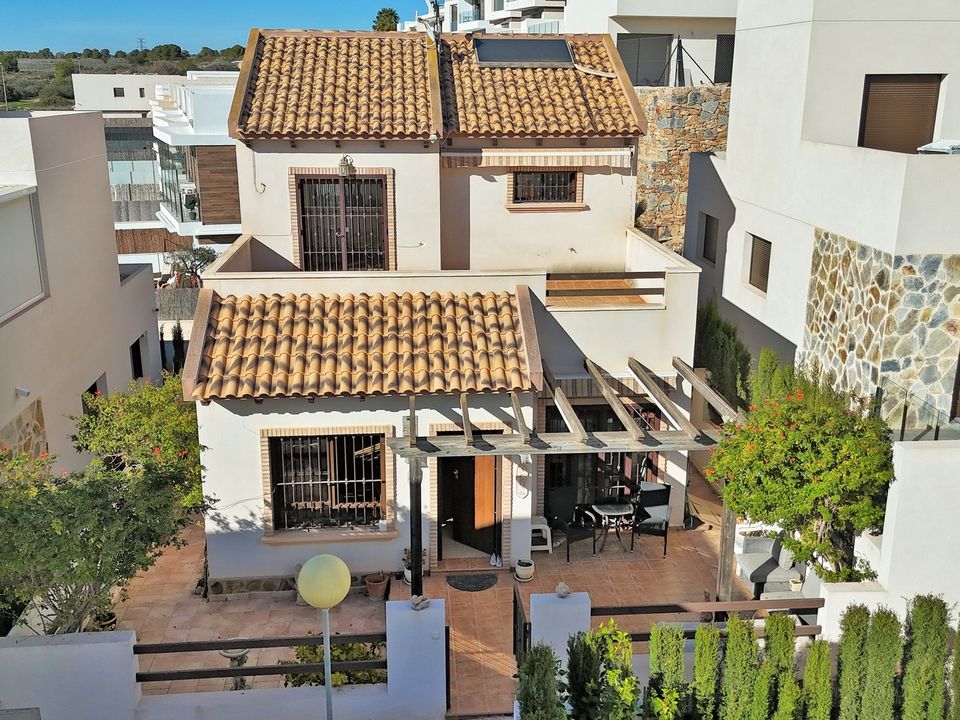 2 bedrooms Villa in Alicante, Spain No. 222457