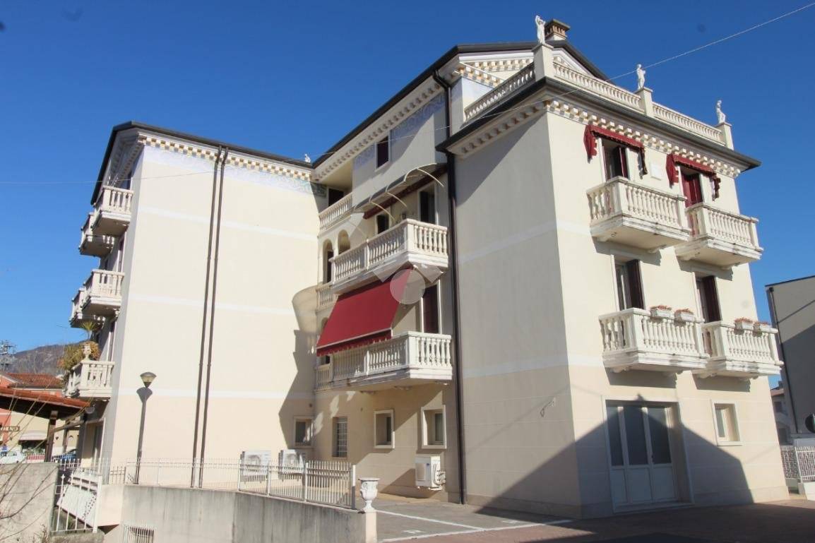 3 bedrooms Apartment in Cassola, Italy No. 80213