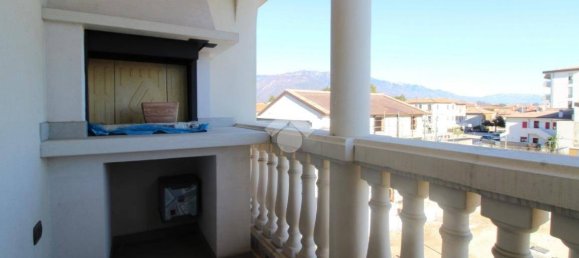 3 bedrooms Apartment in Cassola, Italy No. 80213 7