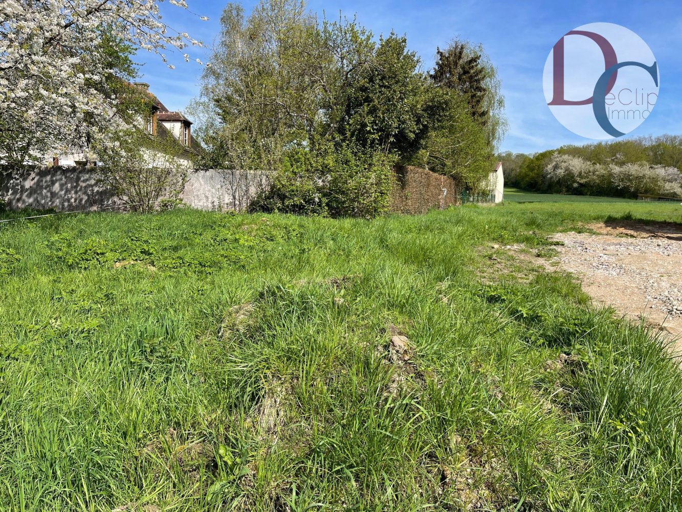  Land in Villeneuve-sur-Verberie, France No. 72659