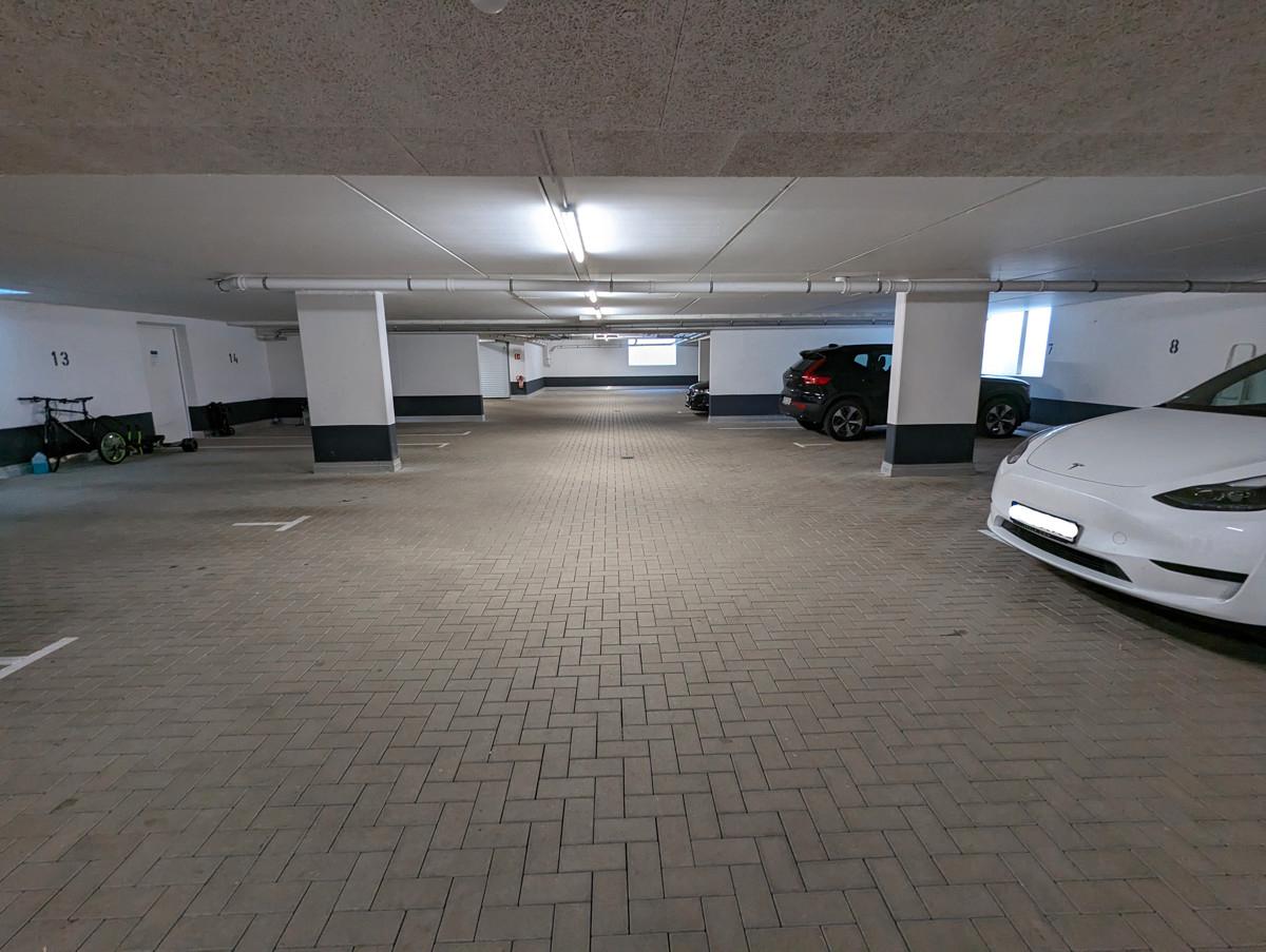 Parking à Rhein-Erft, Germany No. 318432