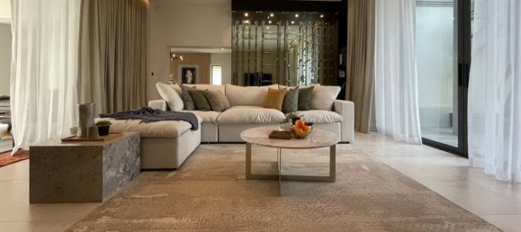 5 bedrooms Villa in Pattaya, Thailand No. 5840 3