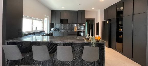 5 bedrooms Villa in Pattaya, Thailand No. 5840 8