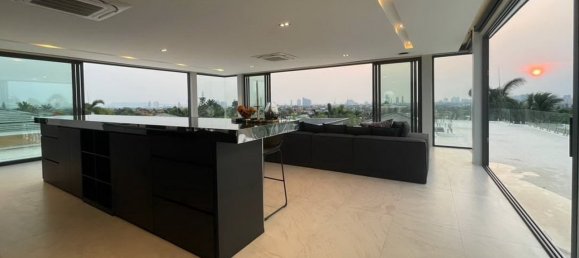 5 bedrooms Villa in Pattaya, Thailand No. 5840 5