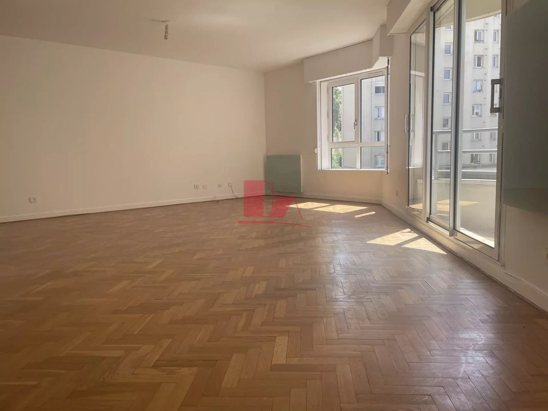 Apartamento de 2 dormitorios en Vanves, France No. 175052