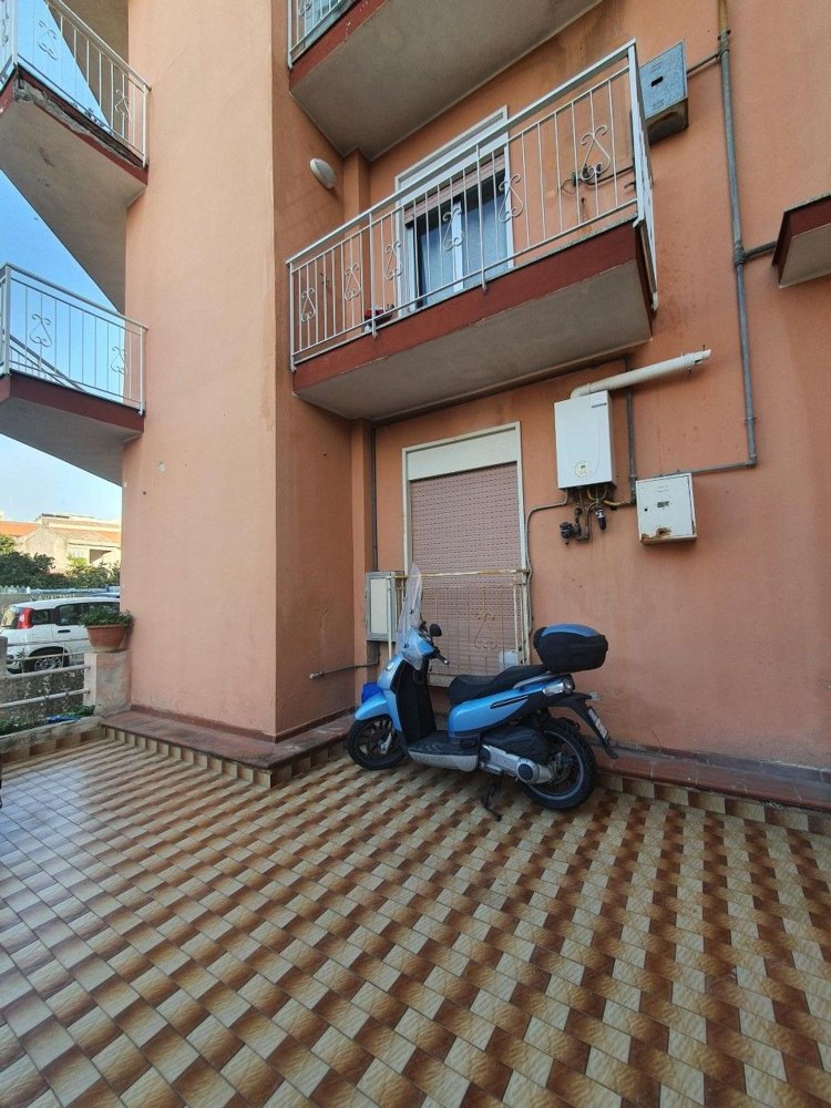 Квартира с 4 комнатами в Барчеллона Поццо ди Готто, Италия № 151470