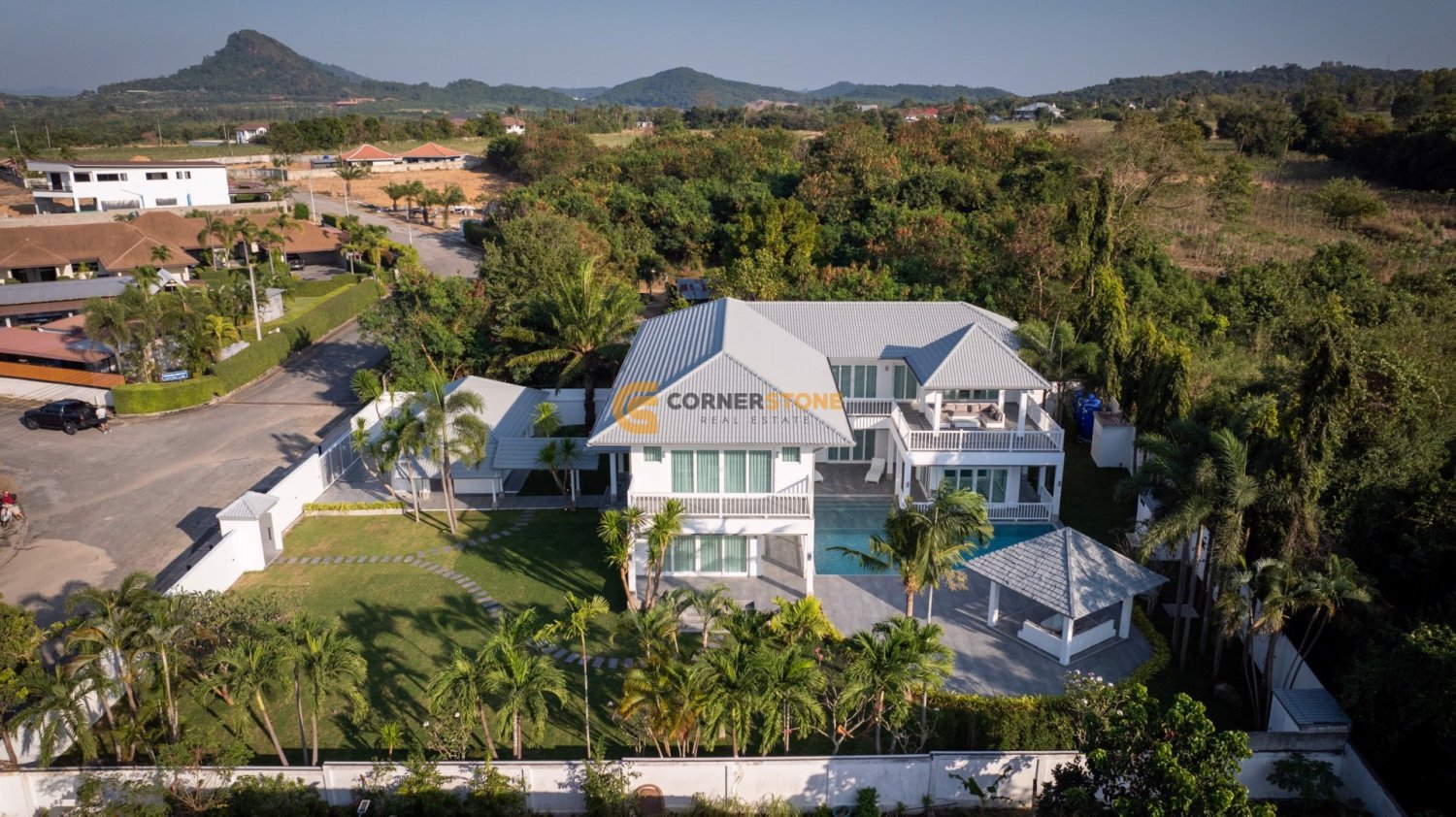 608m² House in Bang Sare, Thailand No. 26329