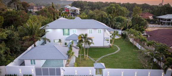 608m² House in Bang Sare, Thailand No. 26329 4