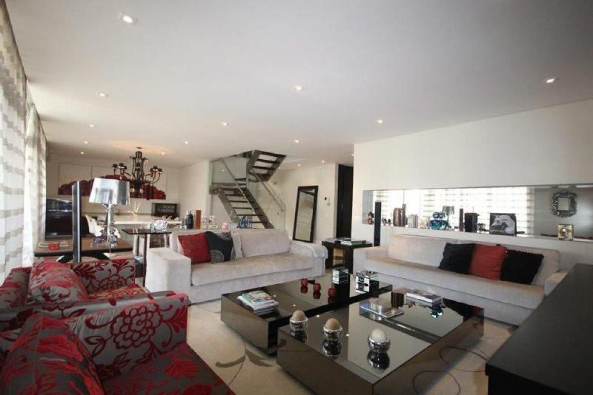 Casa de 4 dormitorios en Sao Paulo, Brazil No. 535368