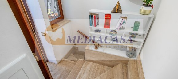 Дом с 4 комнатами в Рим, Италия № 201721 4