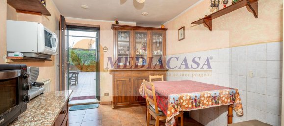 Дом с 4 комнатами в Рим, Италия № 201721 17