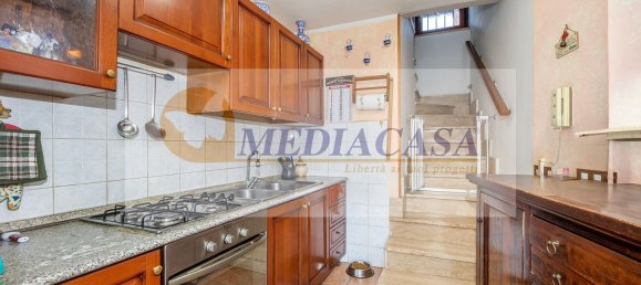 Дом с 4 комнатами в Рим, Италия № 201721 16