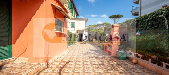 Дом с 4 комнатами в Рим, Италия № 201721 25