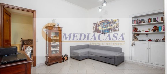 Дом с 4 комнатами в Рим, Италия № 201721 6