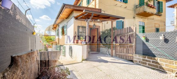 Дом с 4 комнатами в Рим, Италия № 201721 3