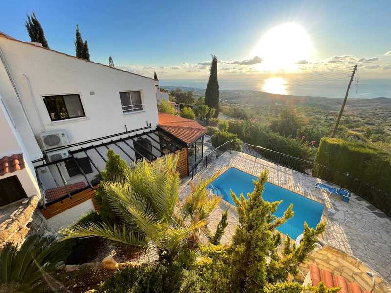 5 bedrooms Villa in Tala, Cyprus No. 19541