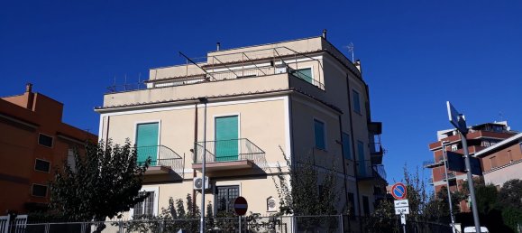 Квартира с 3 комнатами в Рим, Италия № 203093 23