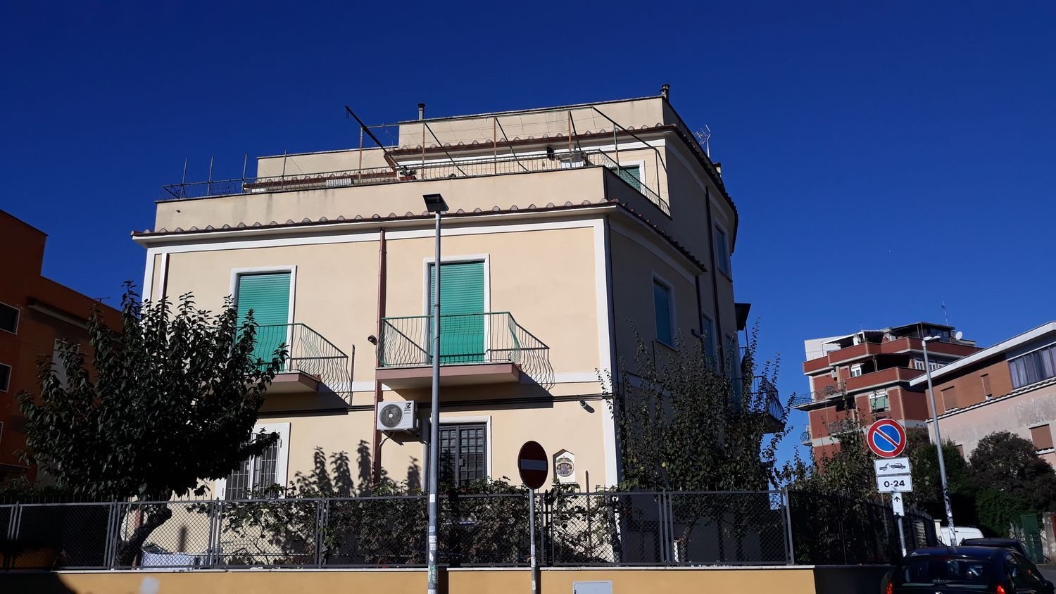 Квартира с 3 комнатами в Рим, Италия № 203093