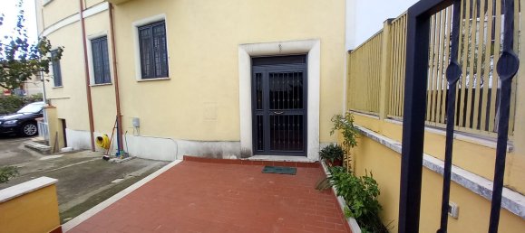 Квартира с 3 комнатами в Рим, Италия № 203093 2