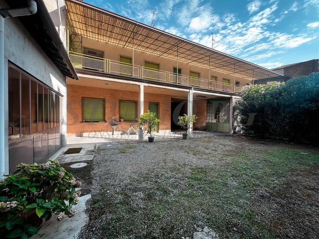 2 bedrooms Apartment in Cesano Maderno, Italy No. 356274