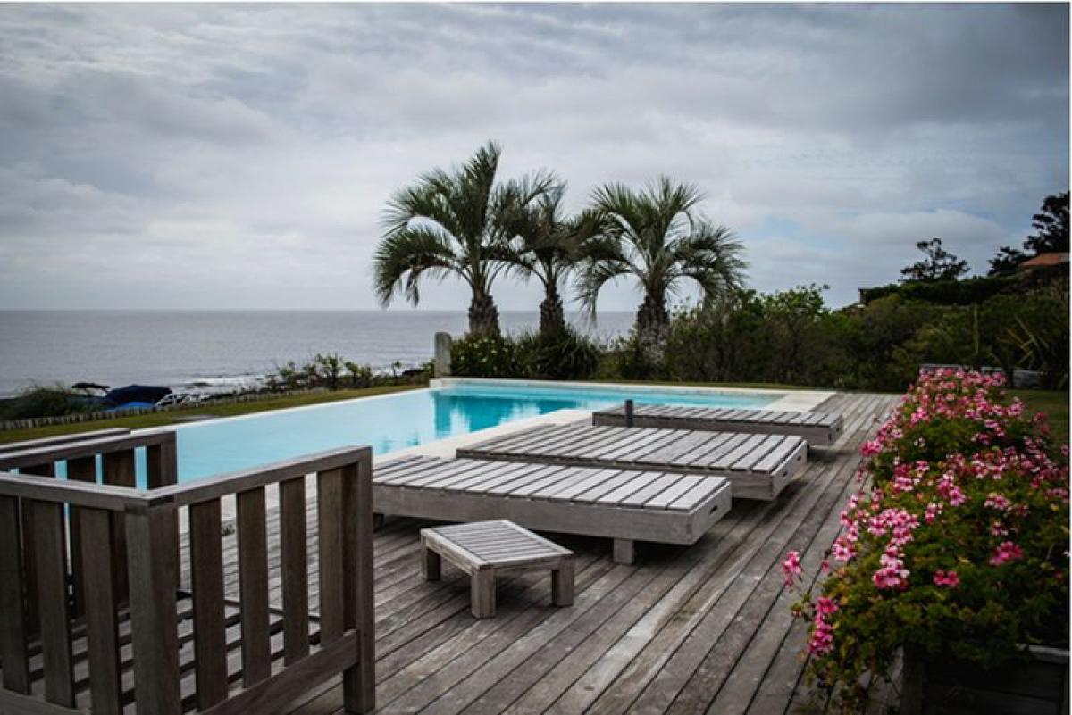 6 bedrooms House in Maldonado, Uruguay No. 395