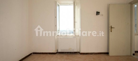 Дом с 5 спальнями в Монтальто ди Кастро, Италия № 265840 8