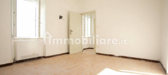 Дом с 5 спальнями в Монтальто ди Кастро, Италия № 265840 9