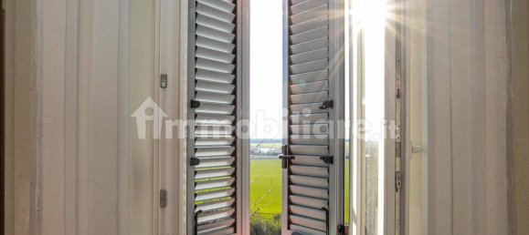 Дом с 5 спальнями в Монтальто ди Кастро, Италия № 265840 4