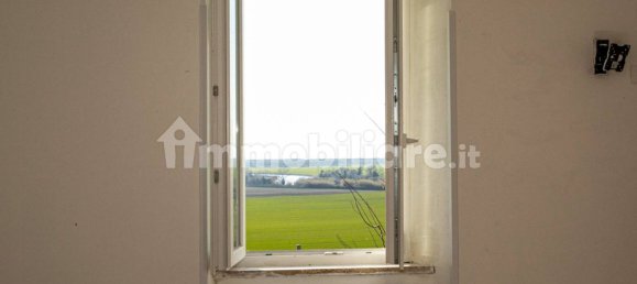 Дом с 5 спальнями в Монтальто ди Кастро, Италия № 265840 7