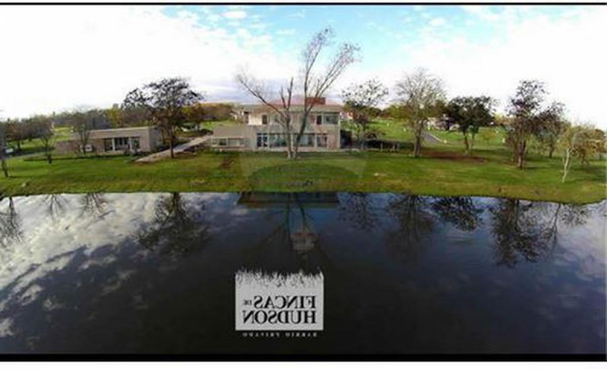 Grundstück in Berazategui, Argentina, Nr. 31895