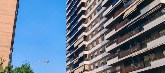 Apartamento de 3 dormitorios en Madrid, Spain No. 189387 3