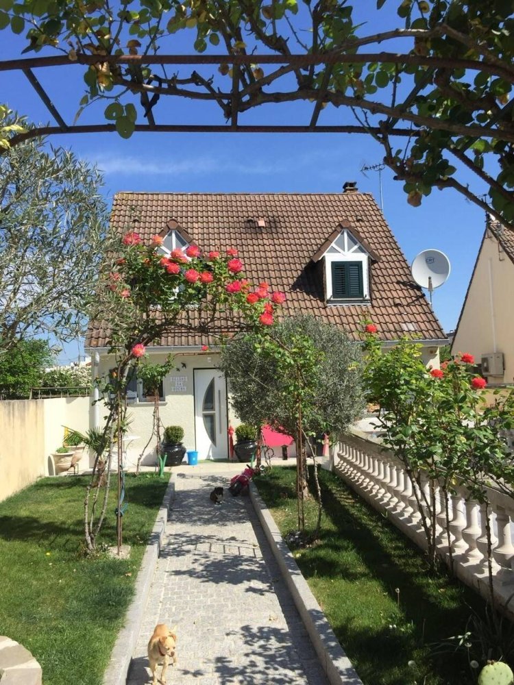 3 bedrooms Villa in Sartrouville, France No. 117607