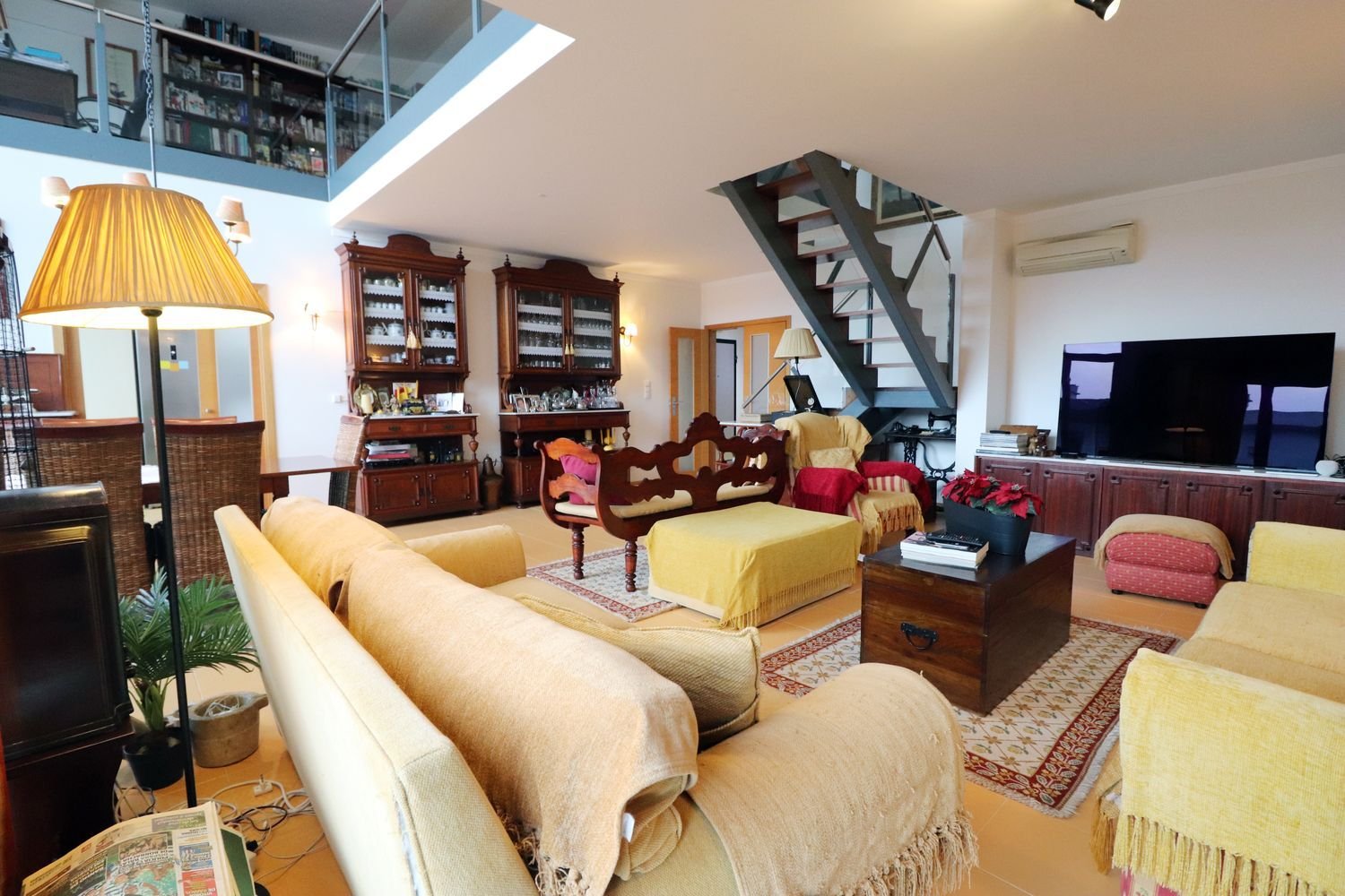 4 bedrooms Duplex in Corroios, Portugal No. 107697