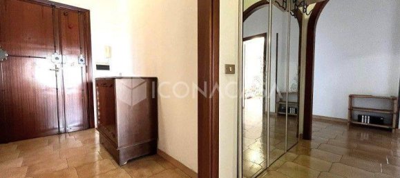 2 bedrooms Apartment in Milan, Italy No. 271503 3