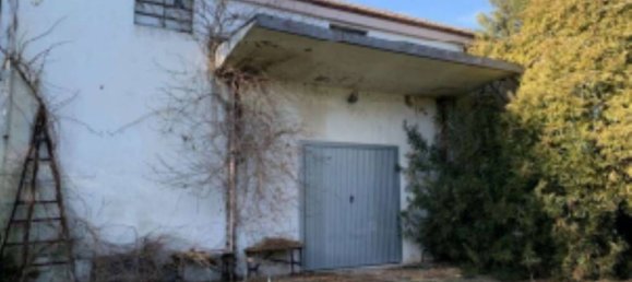 154m² Commercial property in Ferrara, Italy No. 340889 2