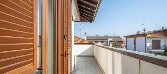 Villa de 4 habitaciónes en Magnago, Italy No. 35950 39